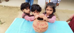मेरा देश मेरा माटी -आजादी का अमृत महोत्सव कार्यक्रम के अंतर्गत आज दिनांक 10 अगस्त 2030 को कंपोजिट विद्यालय भानपुर रामपुर जौनपुर के छात्रों एवं शिक्षकों द्वारा तिरंगा यात्रा देश में प्रेम एवं राष्ट्र भक्ति के नारों एवं गीतों के द्वारा भ्रमण गांव में भ्रमण किया गया गंगा यात्रा के संचालक थे हेड मास्टर श्री राम सूरत मौर्य मास्टर श्री संतोष कुमार सहायक अध्यापक श्री केशव नाथ सहायक अध्यापक शिव शंकर पटेल सहायक अध्यापक श्री रमेश कुमार गौर सहायक अध्यापक श्री राहुल कुमार यादव सहायक अध्यापक श्री आशीष उपाध्याय शिक्षामित्र श्रीमती मीनू बेबी शिव विकास यादव ने मिलकर भानपुर गांव में तिरंगा यात्रा सफल बनाया जौनपुर भानपुर से धर्मेंद्र कुमार सरोज की रिपोर्ट मंडल ब्यूरो प्रमुख मंडल वाराणसी