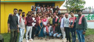 दुरुग | छत्तीसगढ़ विधानसभा चुनाव 2023 के को देखते हुए छत्तीसगढ़िया क्रान्ति सेना ने पुरे 90 के 90 विधानसभा में छत्तीसगढ़ियावादी को ही विधायक बनाने के लिए कमर कसी हुई है , इसी के मद्देनजर प्रदेश कोर कमेटी द्वारा विभिन्न जिले में ताबड़तोड़ दौरा किया किया जा रहा है । साथ ही संगठन में कसावट लाने प्रभारी को भी बदला गया है । संगठन द्वारा विभिन्न जिले के शीर्ष पदाधिकारियों को अन्य जिले का प्रभार दिया गया है । जिसके तहत रायपुर जिला से युवा प्रदेश महामंत्री व जिला युवा अध्यक्ष गोपी साहू का आगमन जिले के अंतरगत सर्वप्रथम खुर्सीपार में हुआ जहा गोंडवाना भवन में हुए बैठक में यहां से छत्तीसगढ़िया वादी प्रत्यासी को ही इस बार विधानसभा में जिताकर भेजने का संकल्प लिया गया। साथ ही विधानसभा के सेनानियो से संगठन मजबूती पर भी जोर दिया गया.