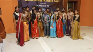 नवी मुंबई के वाशी  सिडको ऑडिटोरियम में  फैशन फिएस्टा के सीजन 3  का जबरदस्त आयोजन किया गया ।जिसमे  धम्माल 
 मचाने वाले हरदा मध्य प्रदेश के ब्राहमण कुल के गौरवशाली युवा जितेश नायक जो कि मस्ती गेम जोन के ओनर है जो जीपी मॉल में स्थित है और इस वर्ष मार्च में एक फैशन फिएस्टा में मिसमेरिक मिस्टर इंडिया 2023 विनर थे और इस बार मिसमेरिक फैशन फिएस्टा 2023 में उन्हें शो ओपनर शो स्टॉपर के भूमिका में लिया गया, जिसमें तरह-तरह के मॉडलों ने  प्रतियोगिता में भाग लिया और अपना किरदार निभाया और मॉडलिंग के क्षेत्र से फैशन  और बॉलीवुड के क्षेत्र से सभी लोग आए और हरदा के लड़के को  शो स्टॉपर की भूमिका दी और उसके बाद ऑफर भी दिया गया मैगजीन के लिए और आगे जाकर मूवीस और सीरियल में भी मौका मिलेगा। इस पर मुंबई के मान.मनोज वर्मा जी स्वतंत्र ने जीतेश नायक और उनकी पूरी टीम को बधाई एवं शुभकामनाएं देते हुए कहा की भविष्य में नायक जी हमारे संगठन के ब्रांड एंबेसडर बनाने की बात कही है श्री वर्मा जी ने बताया की पत्रकार संगठन की ओर से दानवान ग्रुप बनाया गया है जिसमे जीतेश जी को संगठन की तरफ से ब्रांड बनाया जायेगा । उसकी तैयारी कर दिया गया है बता दें। की श्री वर्मा जी वरिष्ठ पत्रकार, समाजसेवी, संस्थापक/ अध्यक्ष ,एवं राष्ट्रीय कोआर्डिनेटर  अंतरराष्ट्रीय मानवाधिकार एवं अपराध नियंत्रण संगठन भारत एवं कई पदों पर नियुक्त किए गए है ????