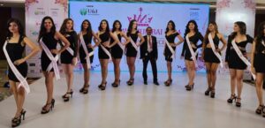 *माया नगरी मुंबई में IHRCCO के राष्ट्रीय प्रभारी (मीडिया सेल) मनोज वर्मा (स्वतंत्र) मिस नवी मुंबई 2024 सीजन 13 के 14 प्रतिभागियों के साथ  । कार्यक्रम में गेस्ट ऑफ ऑनर।* 
समाचार मुंबई मायानगरी।
अंतरराष्ट्रीय मानवाधिकार एवं अपराध नियंत्रण संगठन भारत IHRCCO के राष्ट्रीय प्रभारी मीडिया सेल , पत्रकार संगठन के संस्थापक, अध्यक्ष एवं वरिष्ठ पत्रकार एवं समाजसेवी मनोज वर्मा जी स्वतंत्र को यू & आई मिस नवी मुंबई 2024 सीजन 13 के विशेष अतिथि के रूप में 1 मार्च से सुरु हुए 14 प्रतिभागियों (फाइनलिस्टों) की कड़ी प्रतियोगिता 7 मार्च तक जारी रहेगा उसके बाद 8 मार्च को इंटरनेशनल विमेंस डे (अंतरराष्ट्रीय महिला दिवस) के दिन मायानगरी के फोर प्वाइंट। 5 सितारा होटल में आयोजन किया गया है कार्यक्रम के आयोजक श्री मनमीत जी ने मनोज वर्मा स्वतंत्र को 8 मार्च आमंत्रित करते हुए कहा की श्री वर्मा जी हमारे साथ  2016 से लगातार जुड़े हुए है और पूरी टीम को तन, मन, धन से सहयोग करते है श्री वर्मा जी ने कोरोना कॉल के समय  में हज्जारों गरीब मजदूरों के पास जाकर उन सभी मजदूरों के लिए जो काम किया वो बिलकुल सराहनीय है इस अवसर पर श्री वर्मा (स्वतंत्र) ने प्रेस वार्ता को संबोधित करते हुए बताया की मनमीत जी हरमीत जी ,मम्मी , डैडी , पूरे परिवार के सदस्यों के साथ साथ पूरी टीम बहुत मेहनत करते है उनके मेहनत के चर्चे पूरे इंडिया में ही नही वरन कई देशों में विख्यात है मिस नवी मुंबई में हिस्सा लेने पूरे भारत के एक से एक पढ़े लिखे शिक्षित एवं सुन्दर सुन्दर युवतियों भाग लेकर आपने आपको एक नई दिशा की ओर ले जाने का ख्वाब संजोकर लाते है और उनके सपनों को उनके हुनर के साथ उड़ान को ऊंचाई देने का काम यू & आई  इंटरटेनमेंट की पूरी टीम प्रयास करती है। इस अवसर पर मिस नवी मुंबई, रही सुमन राव, दिव्य अग्रवाल,अक्षता सोनावने,कविता मिश्रा अमीषा ठाकुर जैसे  रत्न शामिल हुए।