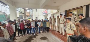 रायपुर कोतवाली अनुभाग के चाकू बाजो को थाना लाया गया था जिसे आगामी होली पर्व एवं लोकसभा चुनाव के मद्देनजर आवश्यक समझाइए एवं आवश्यक निर्देश दिया गया