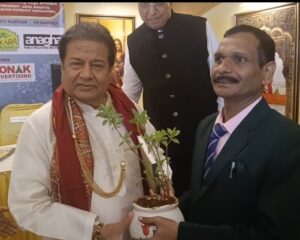 *मुंबई के शिकारा होटल में बड़ी मुलाकात: भजन सम्राट पद्मश्री अनूप जलोटा से मिले वरिष्ठ पत्रकार मनोज वर्मा (स्वतंत्र)*