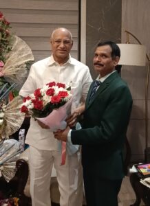 *राष्ट्रीय अध्यक्ष मनोज वर्मा ने मुंबई से रायपुर पहुंचकर पूर्व राज्यपाल रमेश बैस जी को दी जन्मदिन की बधाई, छत्तीसगढ़-महाराष्ट्र के कार्यक्रमों पर हुई विशेष चर्चा*